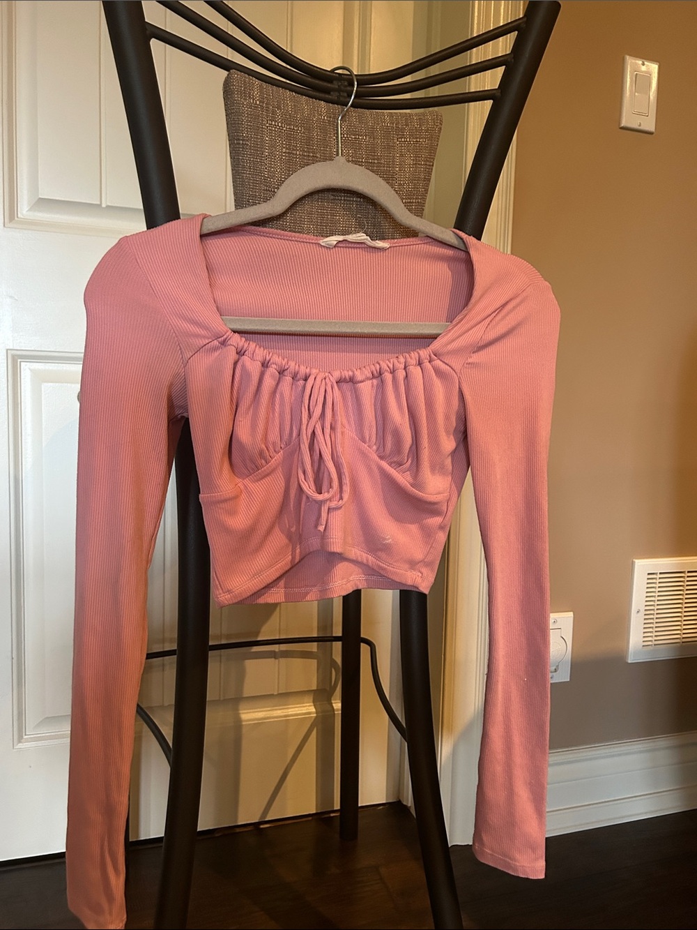 Women's Pink Ruched Long-Sleeve Crop Top